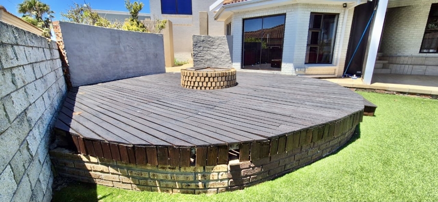 5 Bedroom Property for Sale in Summerstrand Eastern Cape